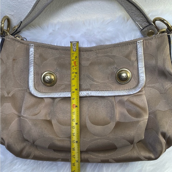 Coach Signature Beige shoulder Handbag - Picture 14 of 15